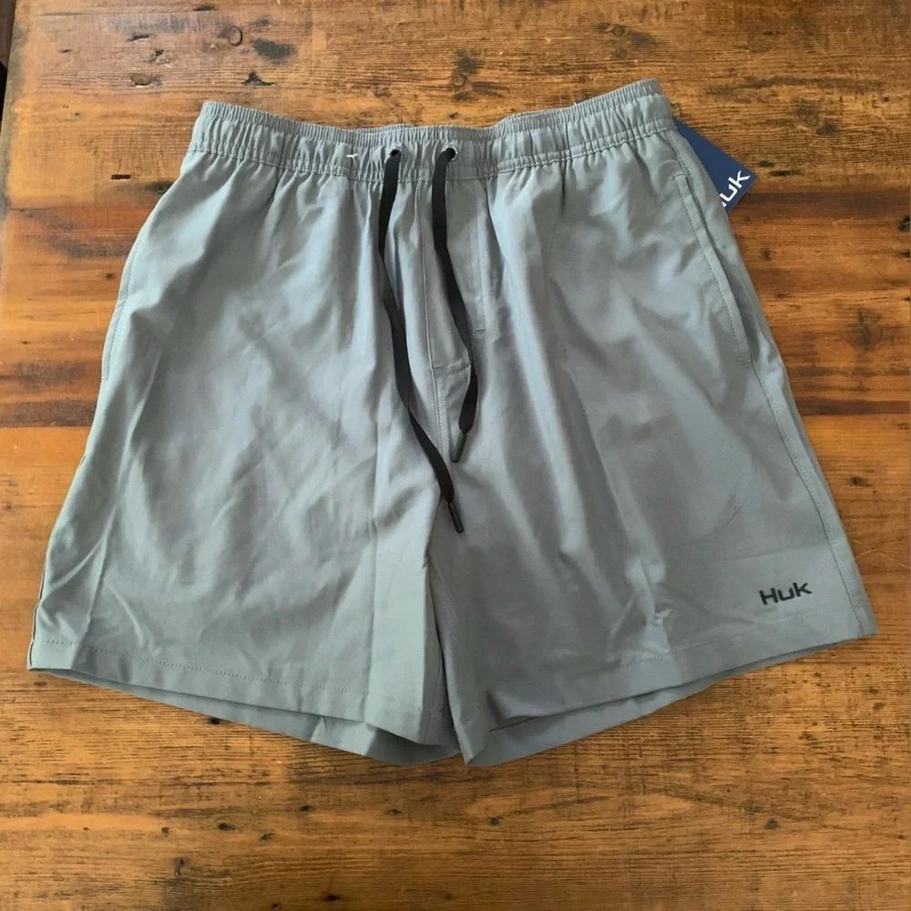 Huk Charcoal Performance Shorts Fishing Mesh Lining 5.5 Inseam Sz S